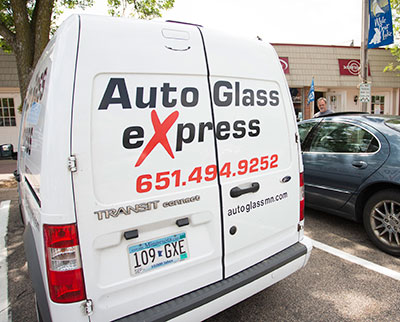 The benefits of Auto Glass Express's mobile repair service.